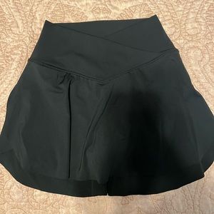 Halara tennis skirt- size S
